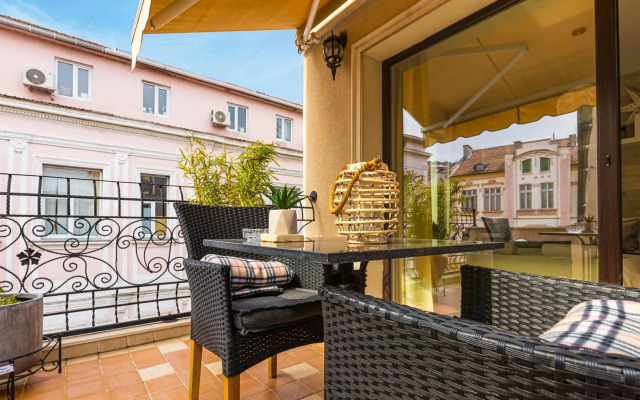 Luxury Central Apartment