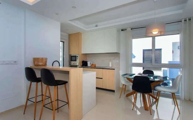 Sunset Paradise - Sleeps 4, Pool, Terrace & Views