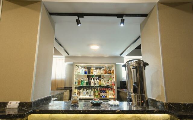 Hotel West