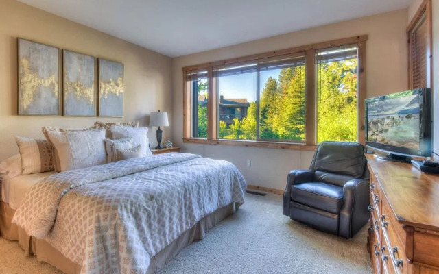 Alpine Way Lake & Sugar Bowl Resort