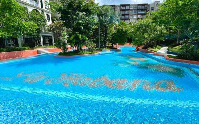 La habana 54 with large balcony and pool view!