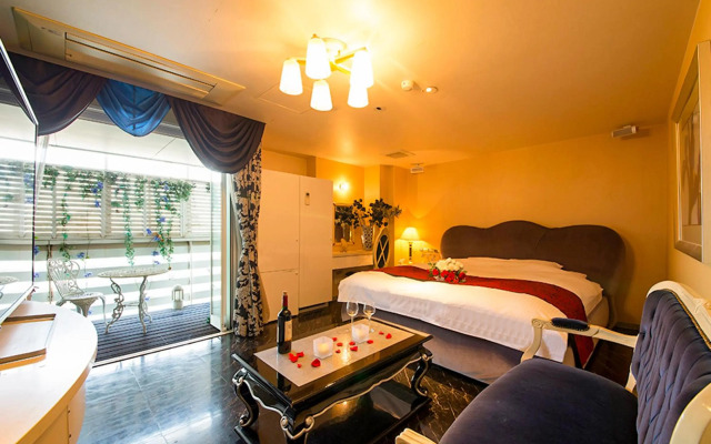 V Hotel - Adults Only