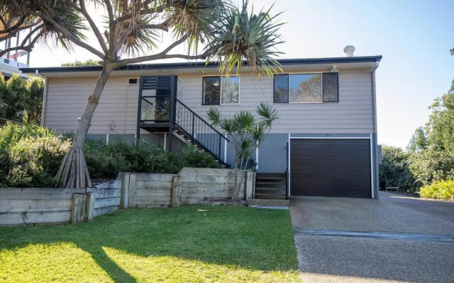 The Pandanus House - Beach styled home - sleeps up to 7 - close to beach – Outside – Point Lookout