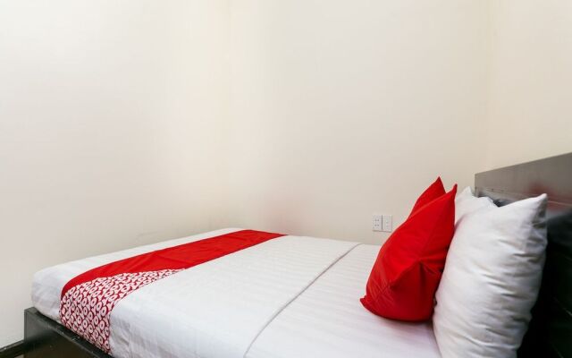 Oyo 438 Small Bay Hotel