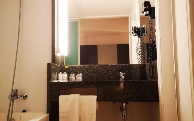 H La Paloma Boutique