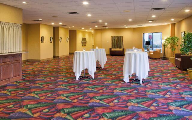 DoubleTree by Hilton Austin, MN