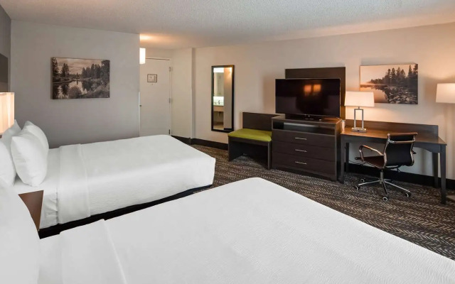 Plaza Hotel and Suites