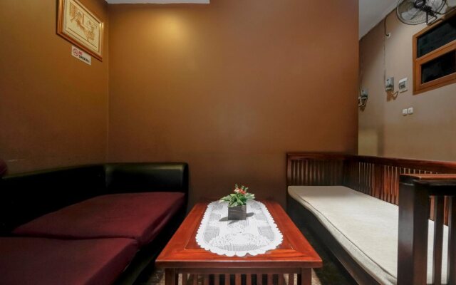 RedDoorz near Manggarai Station 2