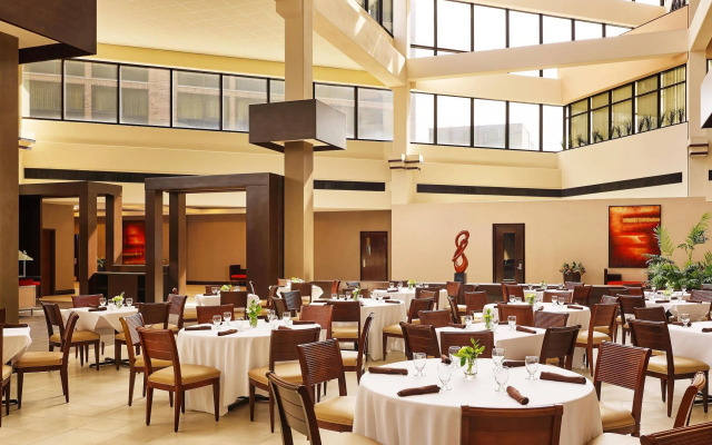 Sheraton Lisle Naperville Hotel