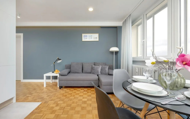Unique Bright Apartment by Renters