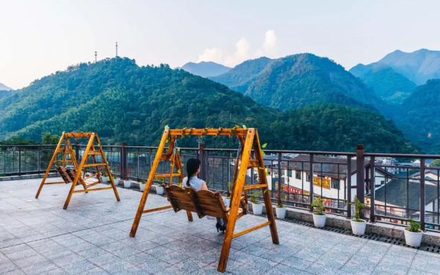 Sanqingshan Boutique Hostel