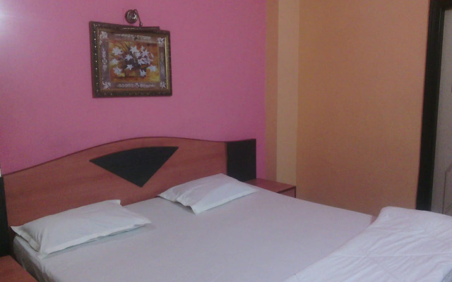 Hotel Trimurti Heights