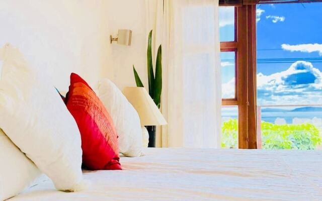 Sun & Sea In A Downtown Villa