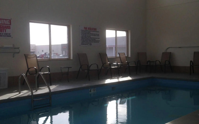 Edgewood Hotel & Suites