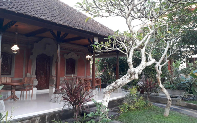 Nyoman Sandi Guest House