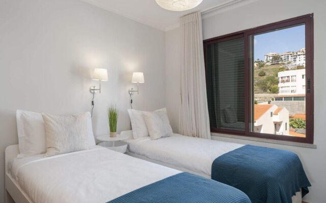 Bright Apartment With Pool, Garajau IV