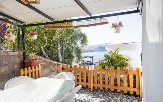 Chic House With Shared Pool Near Sea in Yalikavak