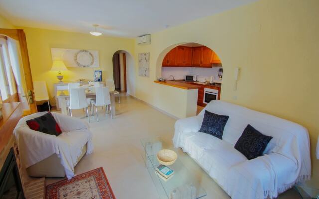 Alldo - hill side with private pool in Moraira