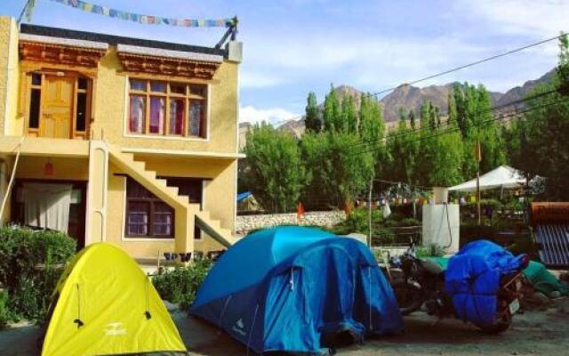 Nilza Guesthouse And Restuarant