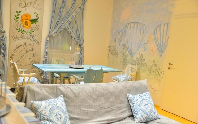 Kunst Apartment im Schwalbenhaus