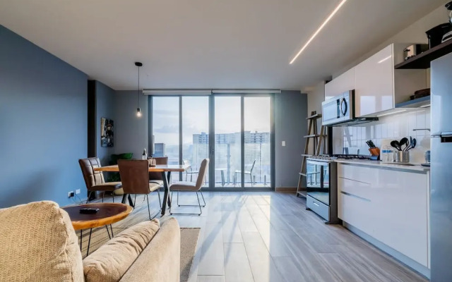 w Exceptional 1BR With Balcony in Casco View