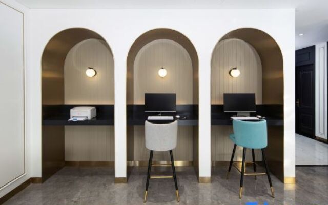 Xana Deluxe Hotel