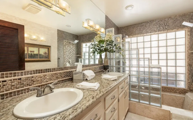 Skyhill Oasis W/ Hot Tub Walk To Universal 4 Bedroom Home