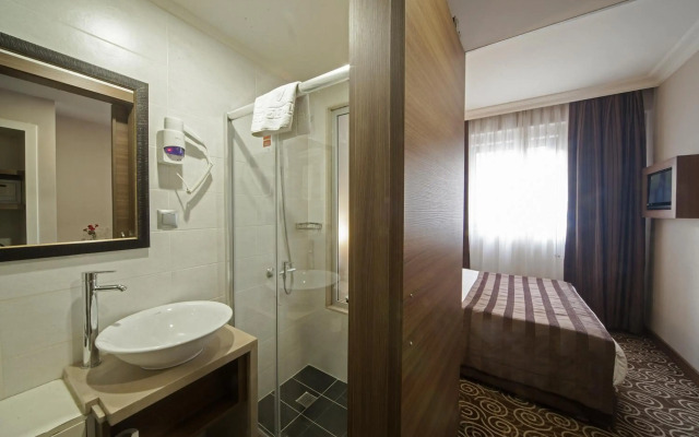 V Hotel Bencoolen