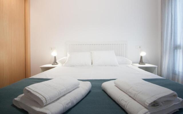 Esguil, apartamento con piscina, a 3 km de la playa