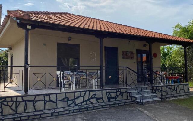 ''Mary's House'' Entire residence Olympiada Halkidiki Near to See 200m !