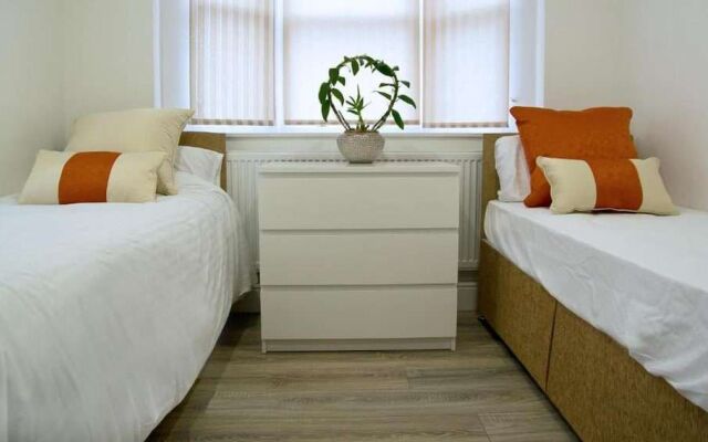 Remarkable 2-bed Apartment in Chelmsford