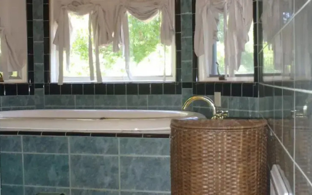 Point Reyes Station, Private Spacious Home