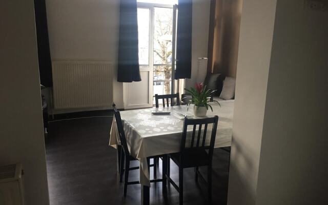 Apartment with One Bedroom in Schaerbeek, with Wonderful City View And Wifi