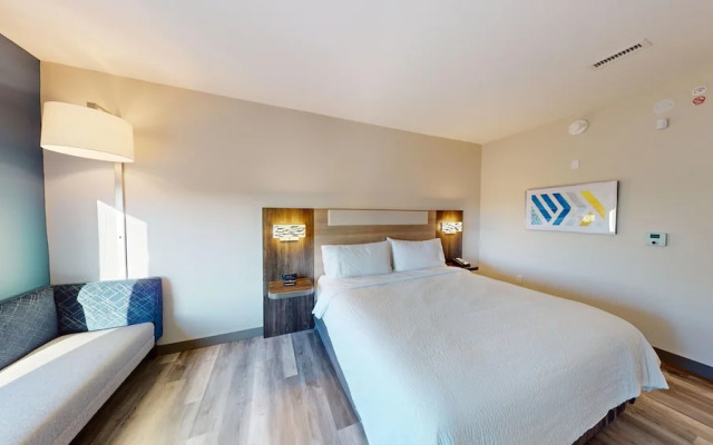 Holiday Inn Express & Suites Chicago Schaumburg by IHG