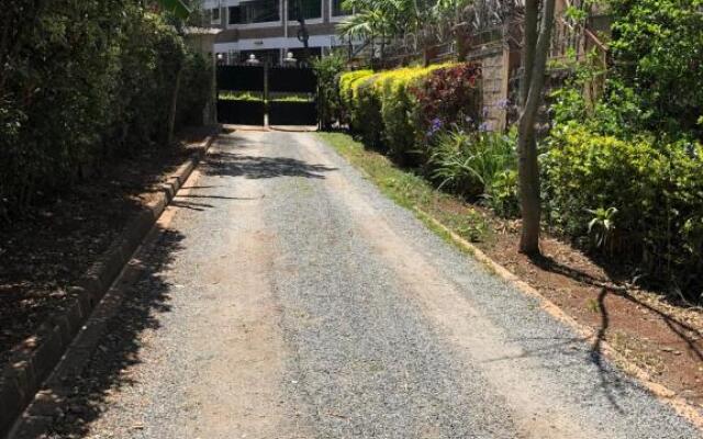 Serenity Studio, Lovely spacious 1-bedroom with ample parking