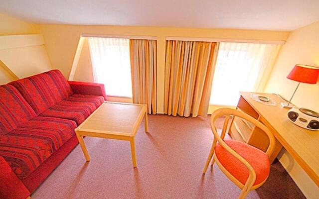 St Michael, FW 1PP am Haus