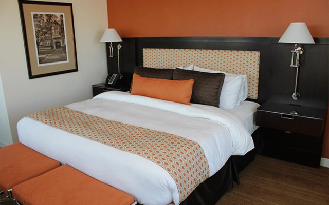 University Plaza Waterfront Hotel