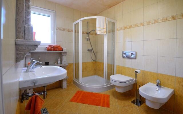 Cozy Holiday Home in Rogovici With Swimming Pool