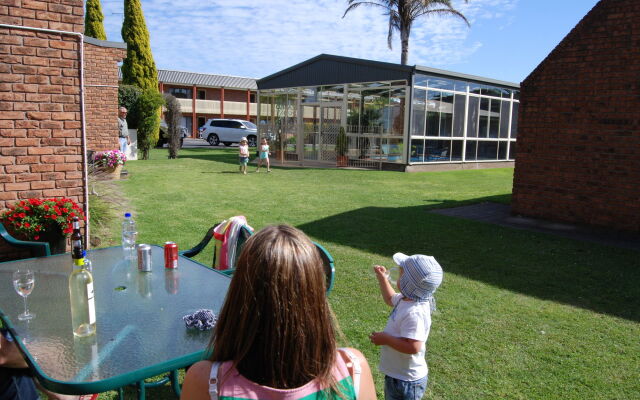 Arkana Motor Inn & Terrace Apartments