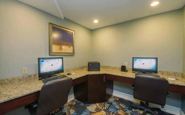 Holiday Inn Express & Suites Merrimack