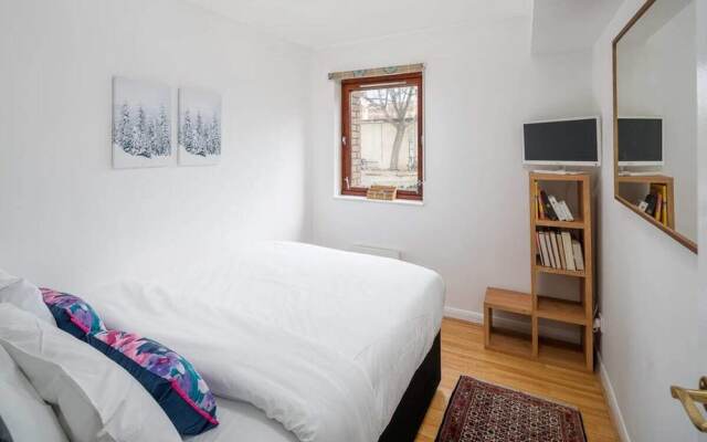 Spacious 2 bed Sleeps 5 With Parking nr Chelsea