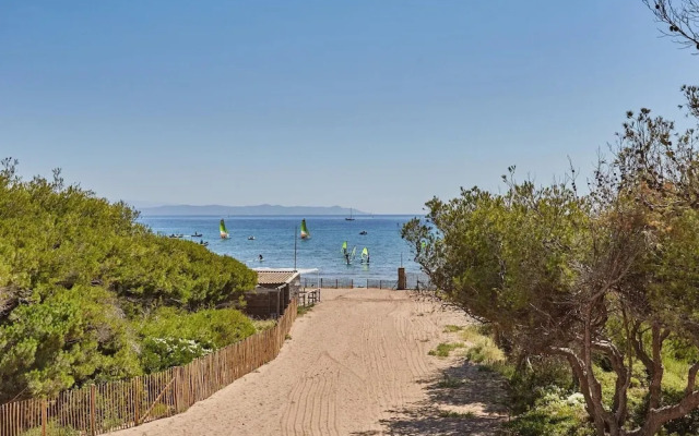 Apartment in Giens With Pool & Beaches Nearby