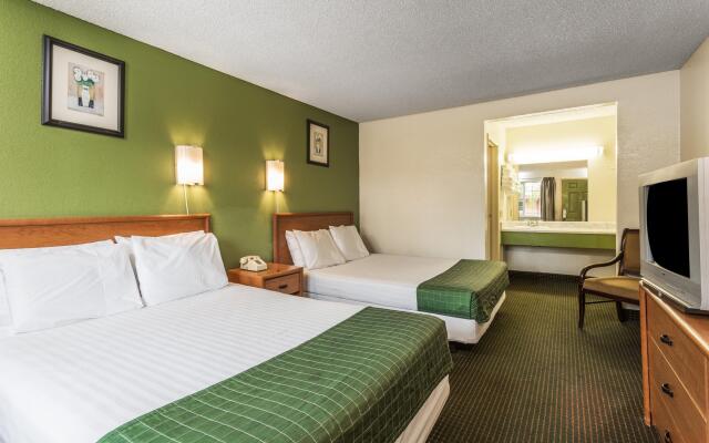Studio 6 Suites San Ysidro, CA -San Diego South Bay