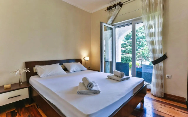 Montesun Holiday Novak Home