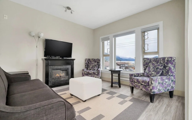 Rooftop Paradise Luxe 2BR  Lake Views