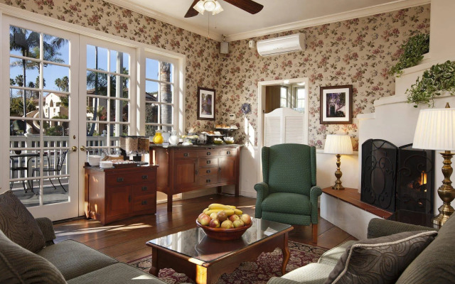 Lavender Inn by the Sea
