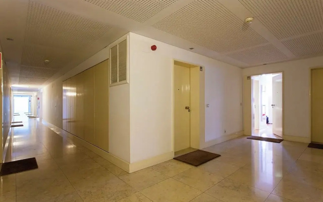 JOIVY Color-block studio w/workspace &free parking at the heart of Santa Catarina