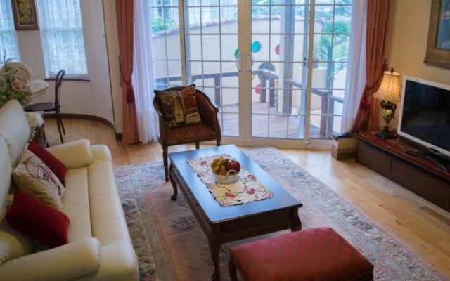 The Girl / Vacation Stay 15536