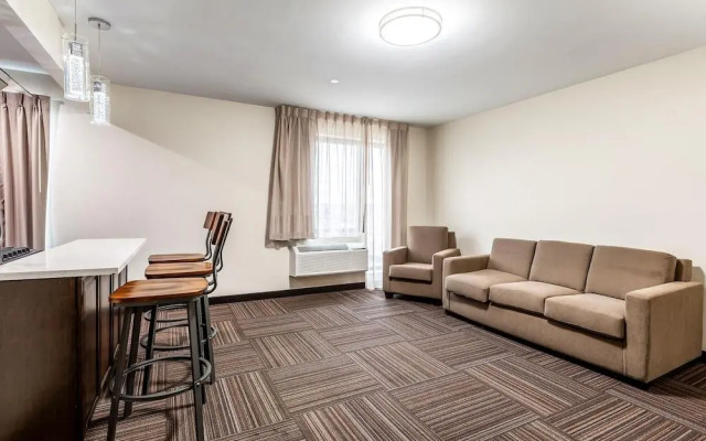 Van Wyck Hotel & Suites Near JFK Airport