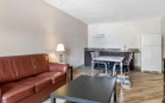 Clarion Inn & Suites Kissimmee-Lake Buena Vista South